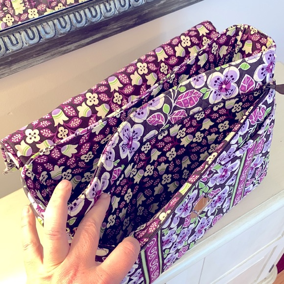 ❤️ NWOT Vera Bradley Plum Petals Attaché Messenger Bag - Picture 3 of 5